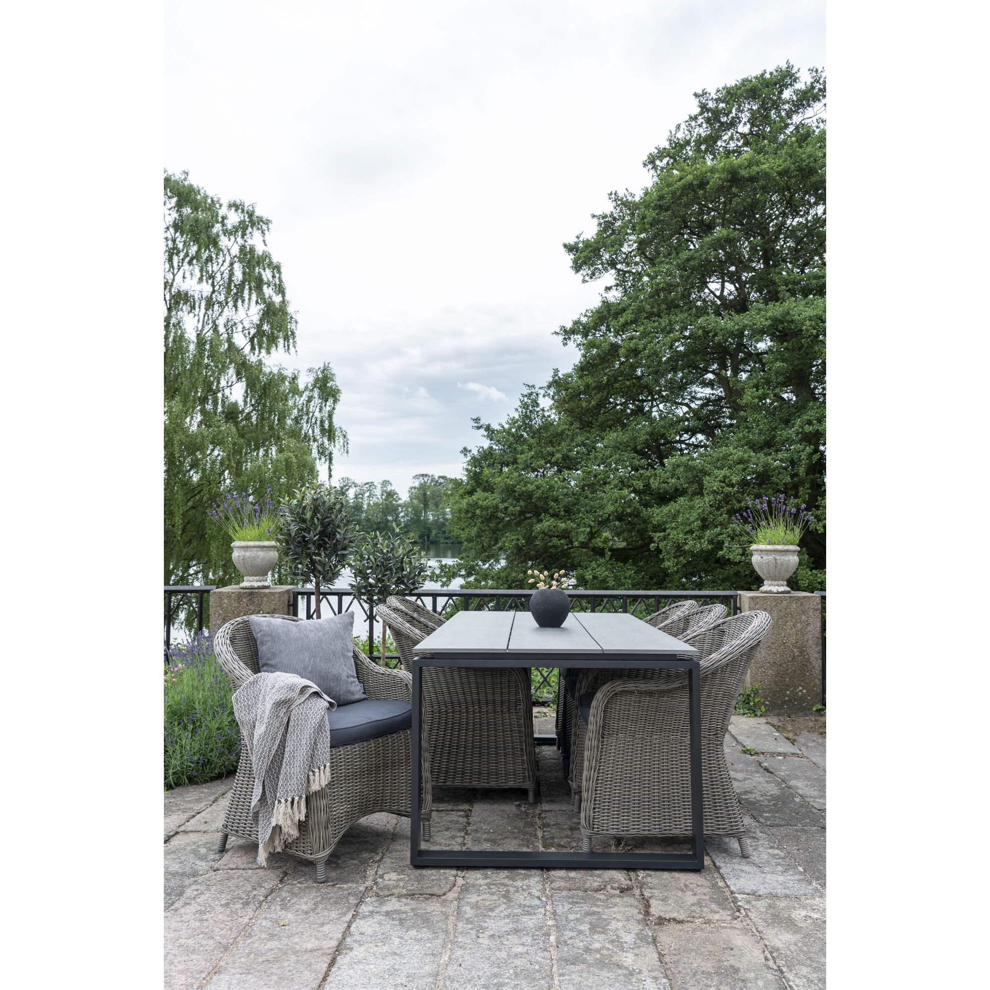 FAEE Gartentisch BRIS